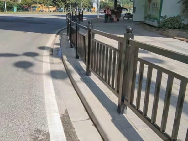 KL97-16噴塑亞光三斗開門柜